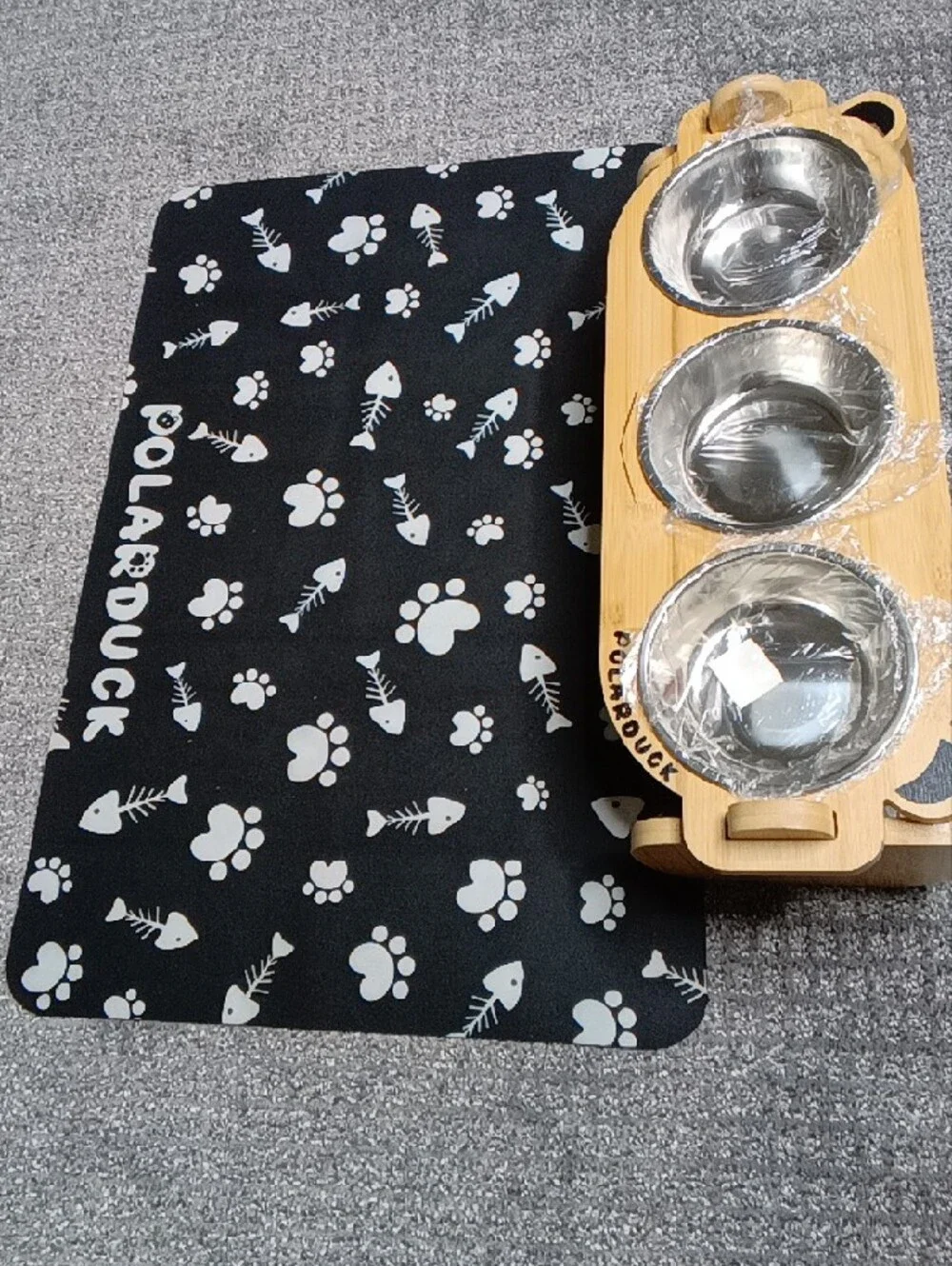 Tilted Elevated 😺 Cat Bowls With Food Mat